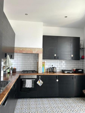 Embassy Arriaga Private Elegance Rooms in Stylish Shared Apartment
